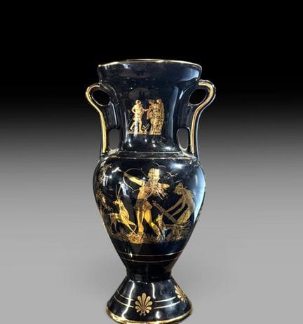 STELLA
Balustervase aus Terrakotta mit antik anmut