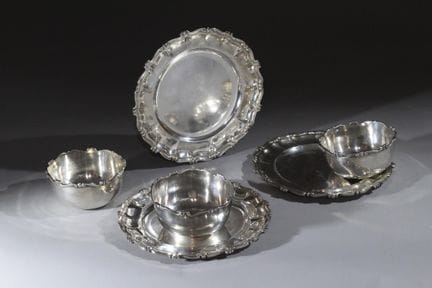 ARTIGIANATO STRANIERO
Servizio da tavola in metall