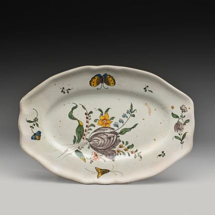 Ovale Fayence-Schale mit vielfarbigem Dekor, das e