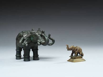 INDIEN – 20. Jahrhundert
Ensemble aus zwei Elefant