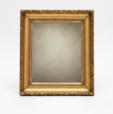 Specchio rettangolare in legno stuccato e dorato, 