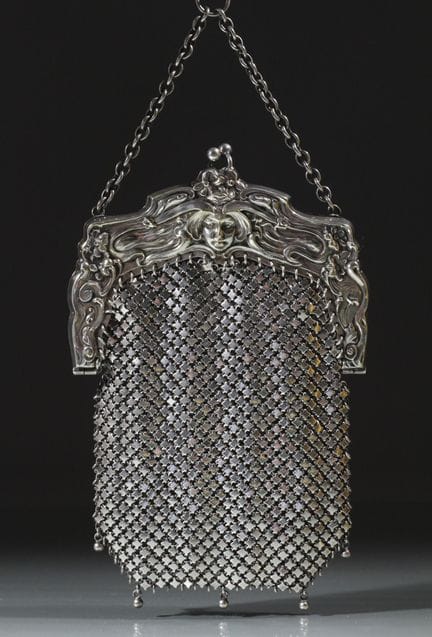 ARBEIT IM ART-NOUVEAU-STIL
Große Tasche aus versil