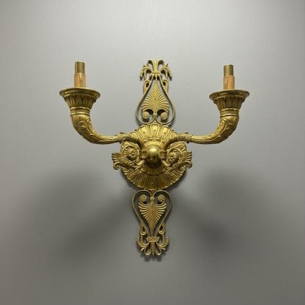 Applique a due luci in bronzo cesellato e dorato i