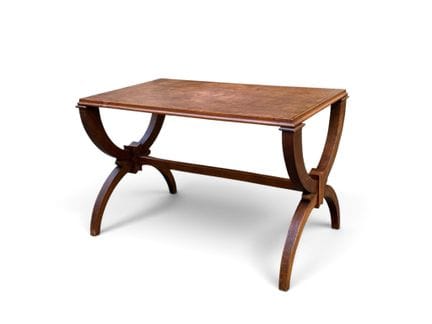 OBRA FRANCESA 
Mesa de centro de madera moldeada c