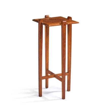 OBRA DE AR-DÉCO 
Taburete de madera natural teñida
