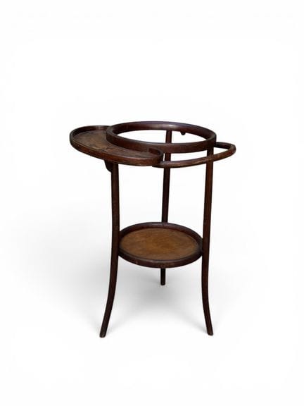 Al estilo de THONET
Mesa de tocador o de barbero, 