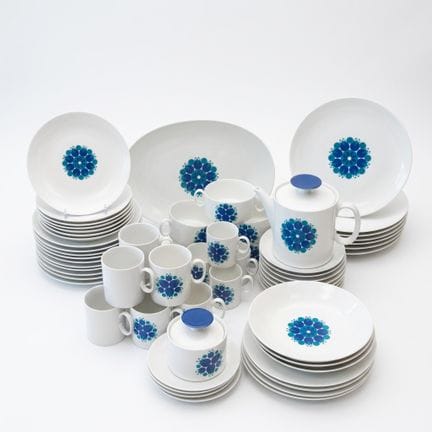 ROSENTHAL &amp; Hans Theo BAUMANN
一套釉面瓷器餐具，饰有蓝色和绿色