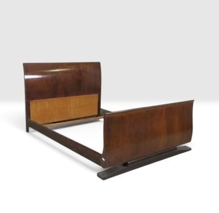 OBRA DE ARTE DECÓ 
Cama de madera y chapa de palis