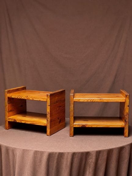 Swedish craftsmanship
Pair of nightstands
Solid pi