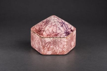 Heini Riitahuhta 
Syyskukat Rasia
Hexagonal box wi