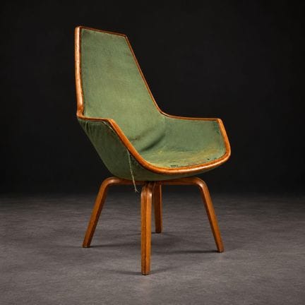 Arne Jacobsen (1902–1971) 
The Giraffe
Armchair 
B