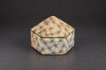 Heini Riitahuhta 
Haituvat Rasia
Hexagonal box wit