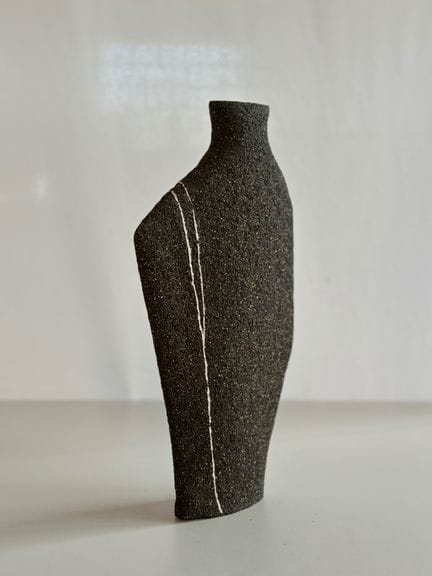 Sofia Aguas
W-Line 6
Vase
Chamotte stoneware and p