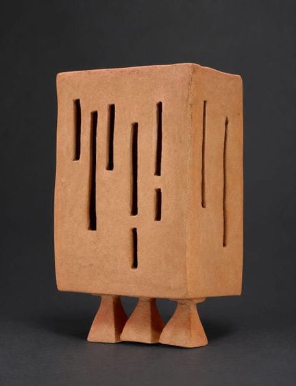 Lea Munsch (1986) 
Artifact 
Wall sconce 
Stonewar