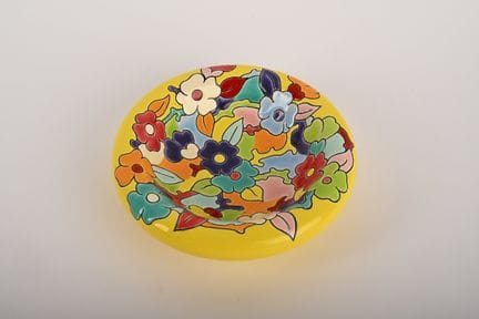 LONGWY. Vassoio in maiolica con smalti policromi 
