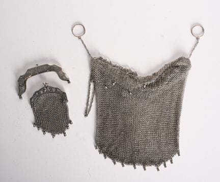 Deux porte-monnaies en argent 
Poinçons des Pays-B
