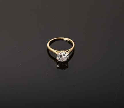 Anello in oro giallo 750 con un diamante rotondo a