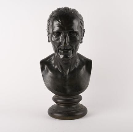 Busto di uomo in bronzo con patina marrone-verde
X