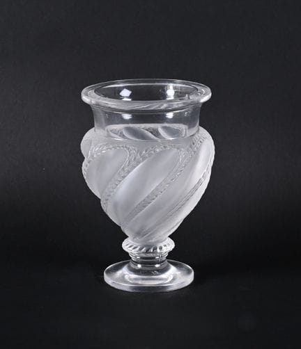 LALIQUE FRANCE.
Vaso in cristallo, modello Ermenon