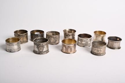 Dix ronds de serviette déparaillés en argent à déc