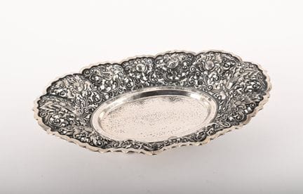 Coupe ovale en argent 800 millièmes. Le marli ajou