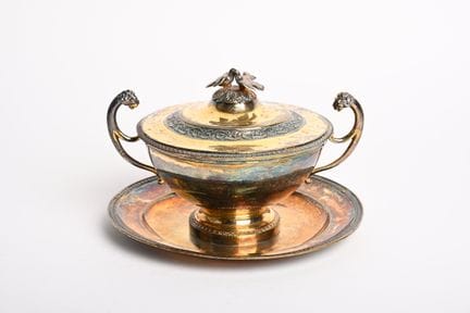 Coupe de mariage couverte et son présentoir en ver