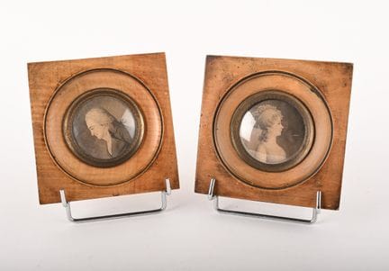 Par de miniaturas impresas, retratos de un hombre 