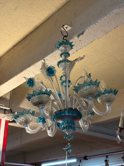 Lampadario a sei bracci e due applique in vetro di