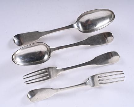 Deux couverts en argent, modèle uniplat. XVIIIème 