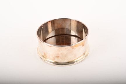 Pot en argent 800ème à fond de bois de loupe
Poinç