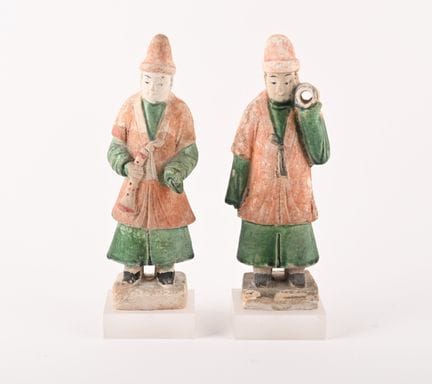 Cina, in stile Ming.
Due statuette in terracotta s