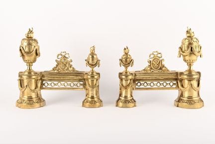 Coppia di alari in bronzo cesellato e dorato con d