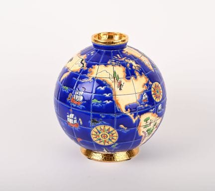 LONGWY "Mappamondo"
Vaso a forma di sfera in maiol