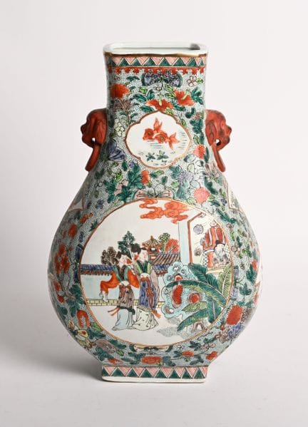 Cina, opera moderna. 
Vaso hu in porcellana, con d