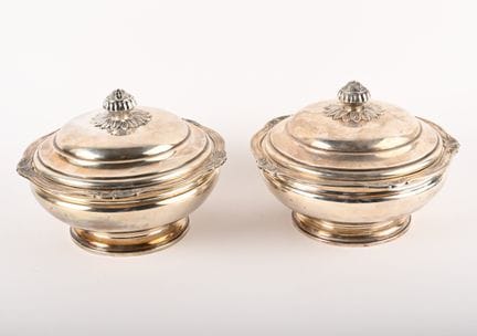 Paire de légumiers de style Régence en argent 800 
