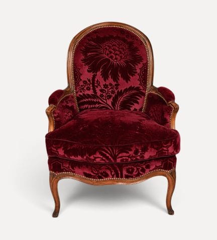 Poltrona bergère in legno modanato e intagliato, p