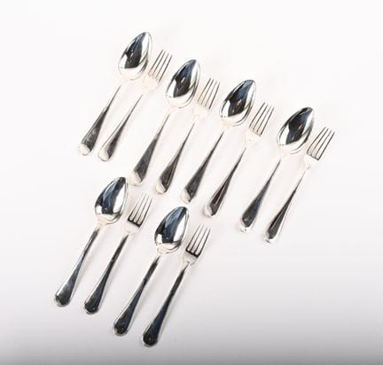 Six cuillères et six fourchettes en argent 800 mil