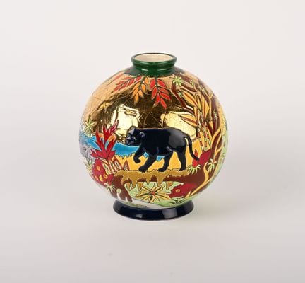 LONGWY "Panthères" 
Vaso a forma di sfera in maiol