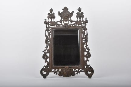 Specchio da appoggio con cornice in bronzo in stil