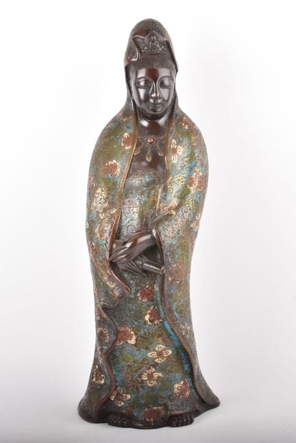 GIAPPONE. Statua in cloisonné della dea Kannon.
Fi