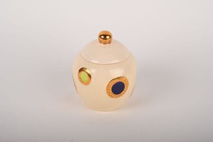 LONGWY. Scatola in maiolica con smalti policromi, 