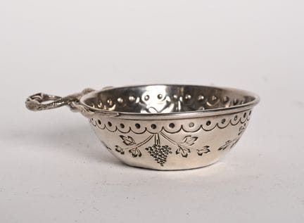 Tastevin en argent à décor de pampres. Poinçon Min