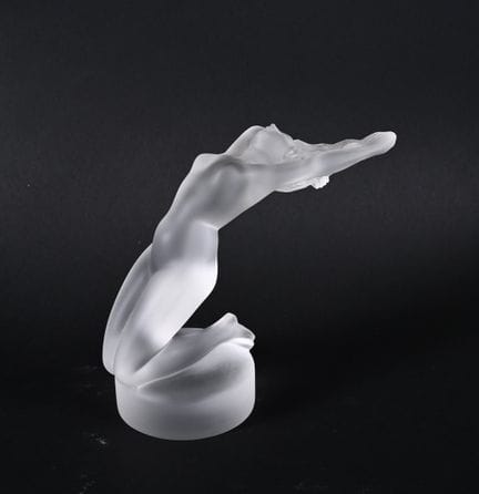 LALIQUE Francia.
Pezzo in cristallo satinato stamp