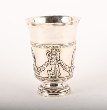 Timbale en argent de forme tulipe sur piédouche, l