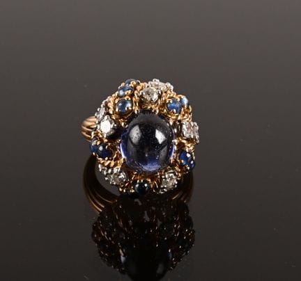 Anello in oro giallo 750, con al centro una pietra