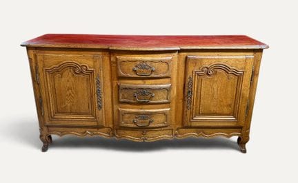 Regionales Sideboard aus Naturholz, profiliert und
