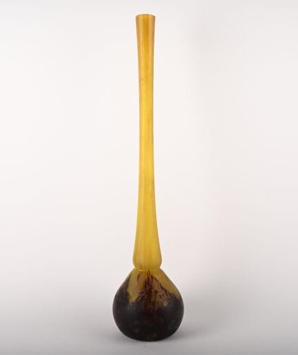 DAUM NANCY. Vaso “berluze” in vetro marmorizzato n