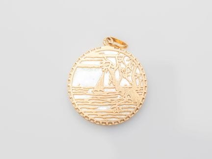 Runder Anhänger mit Fassung aus 750°/°° (18 K) Gel