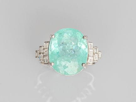 Anillo de oro blanco de 750°/°° (18 K), engastado 