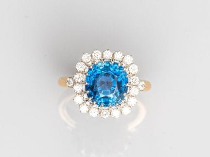 Ring aus 750°/°° (18 K) Zweifarbgold, besetzt mit 